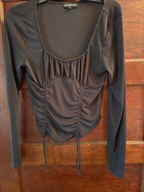 Almost Famous Black Long-Sleeve Ruched Scoop Neck Top